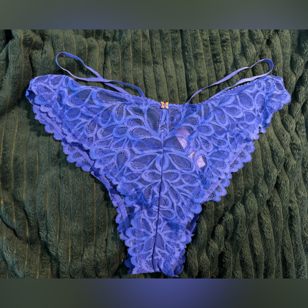 1x Savage X Fenty lace panties